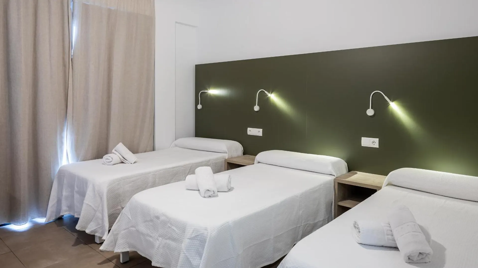 Hotel Hostal Alicante Sant Antoni de Portmany Spagna