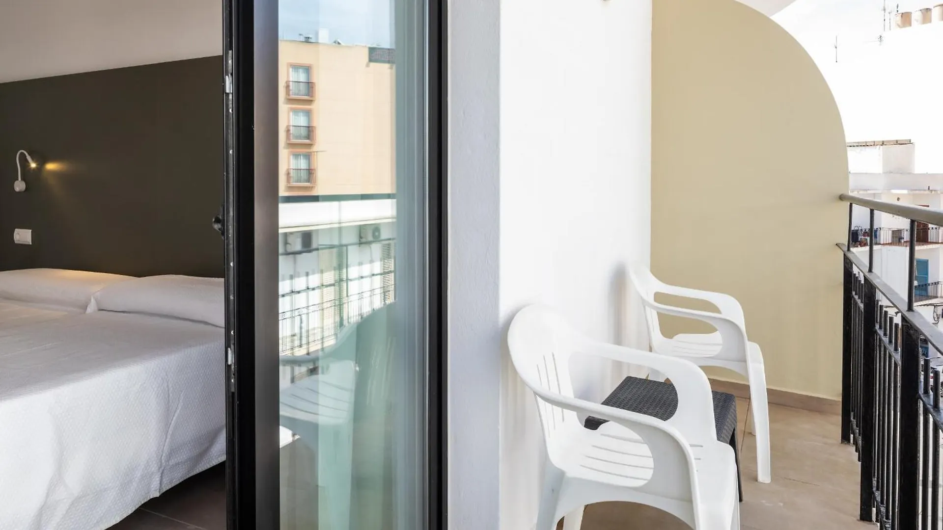 Hostal Alicante Sant Antoni de Portmany 0*,  Spagna