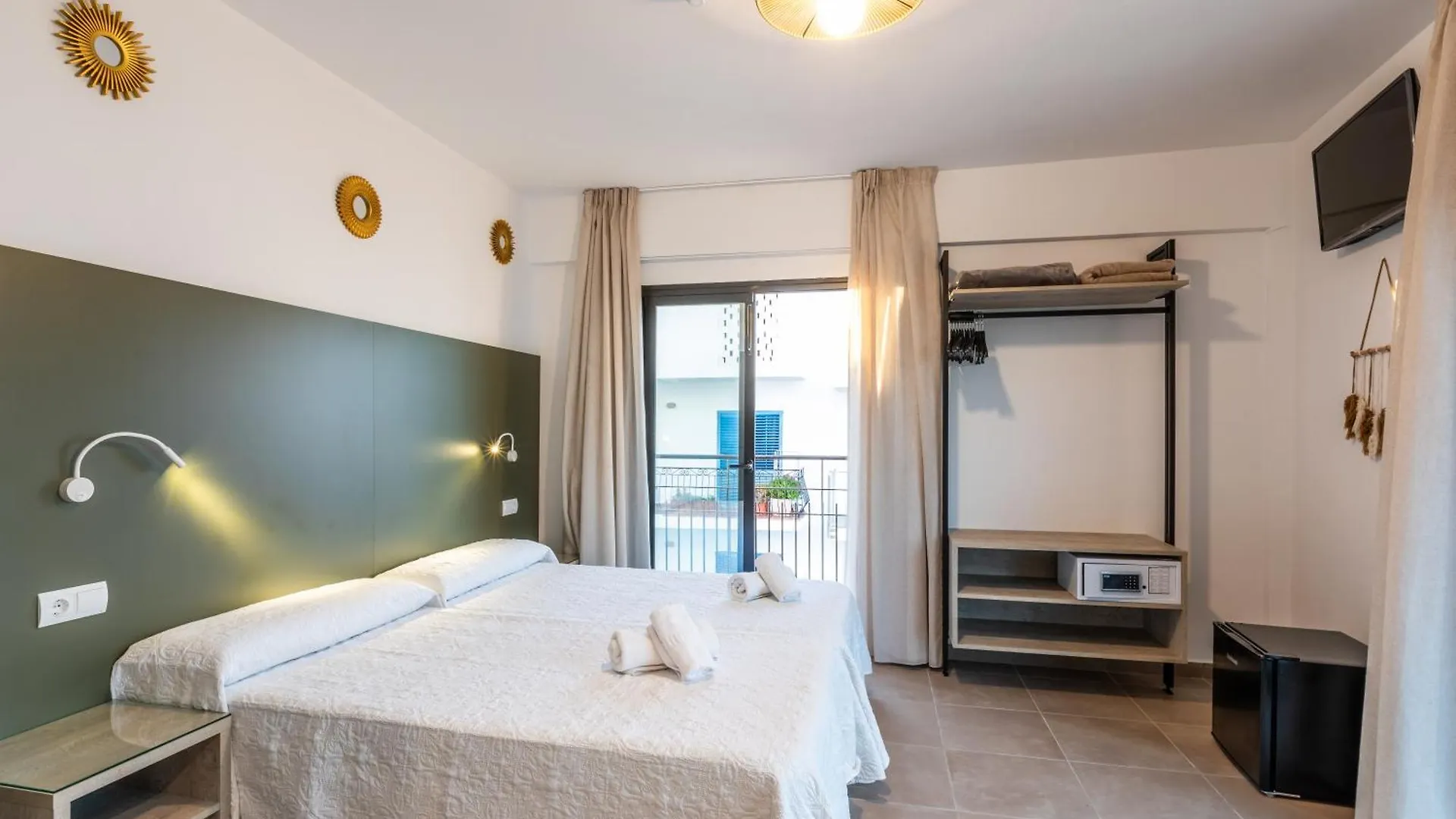 Hostal Alicante Sant Antoni de Portmany 0*,  Spagna